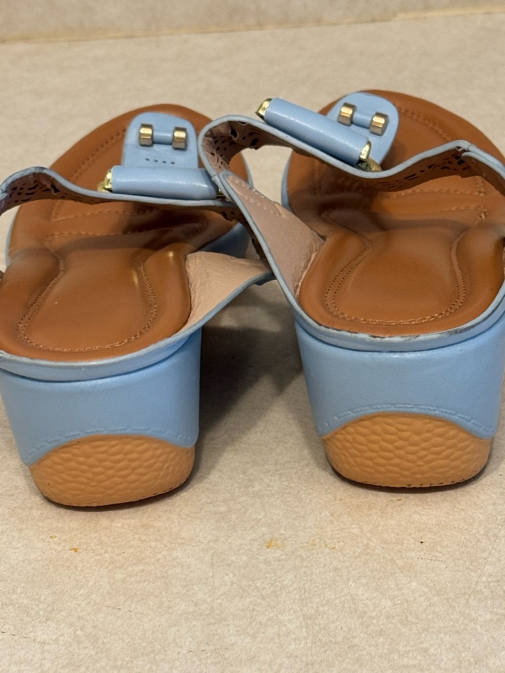 NWOT AOVIN Plantar Fasciitis
Light Blue Women's Thong Sandals Gold Accent SZ 38 - Picture 5 of 6